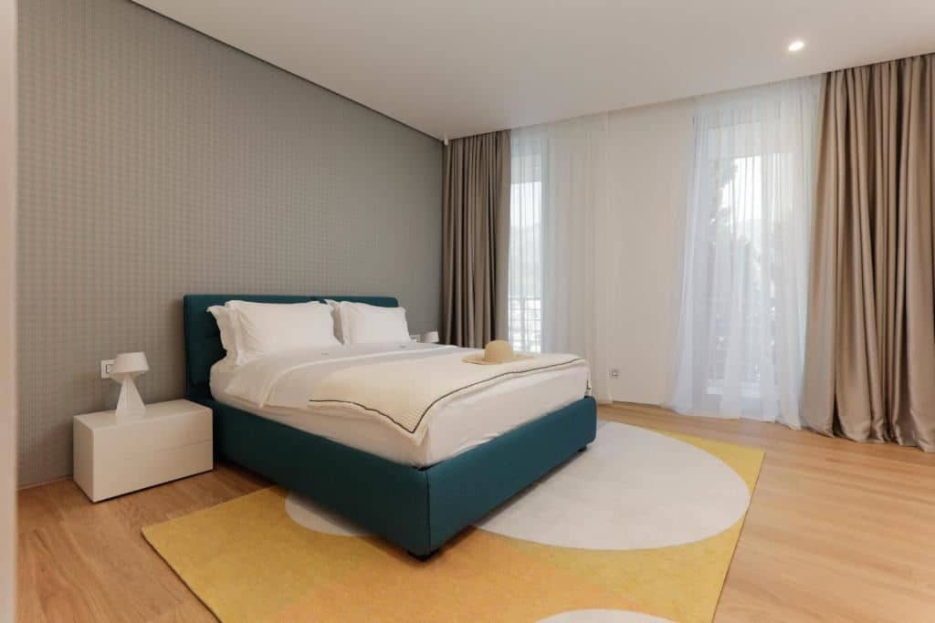 rooms-two-bedrooms-residence-sea-view-sunny-hill-line