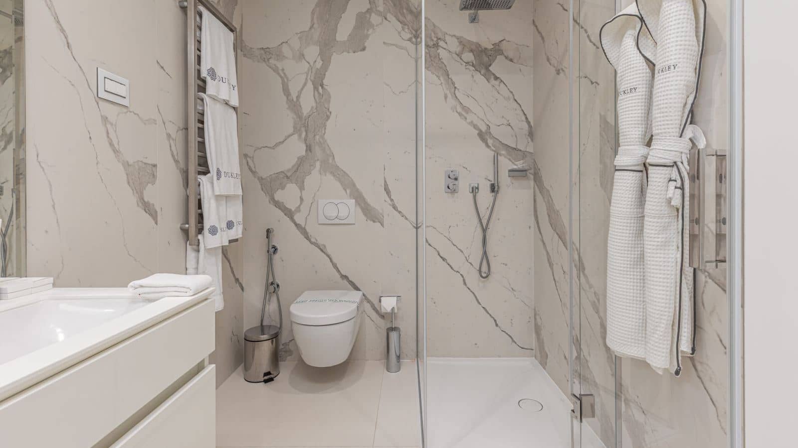 rooms-four-bedrooms-residence-garden-line