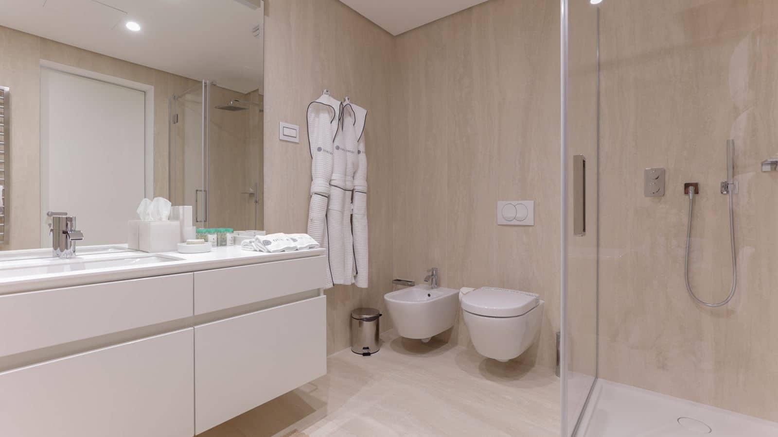 rooms-three-bedrooms-residence-garden-line