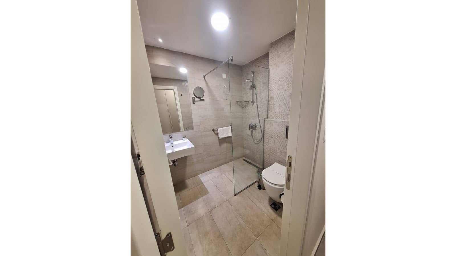 rooms-family-apartment
