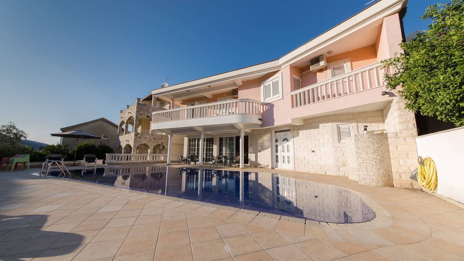 rooms-villa-three-bedrooms