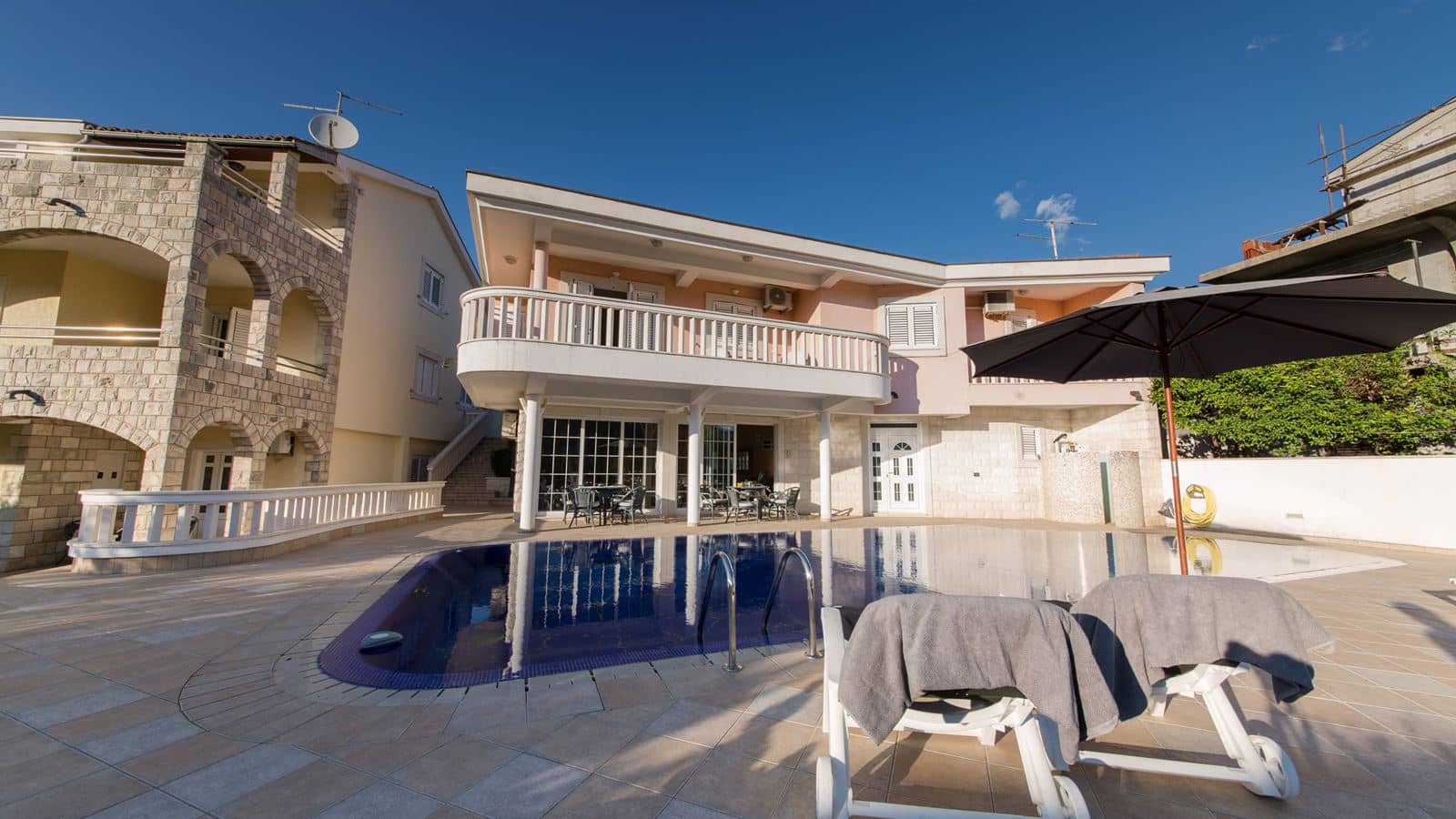 rooms-villa-three-bedrooms