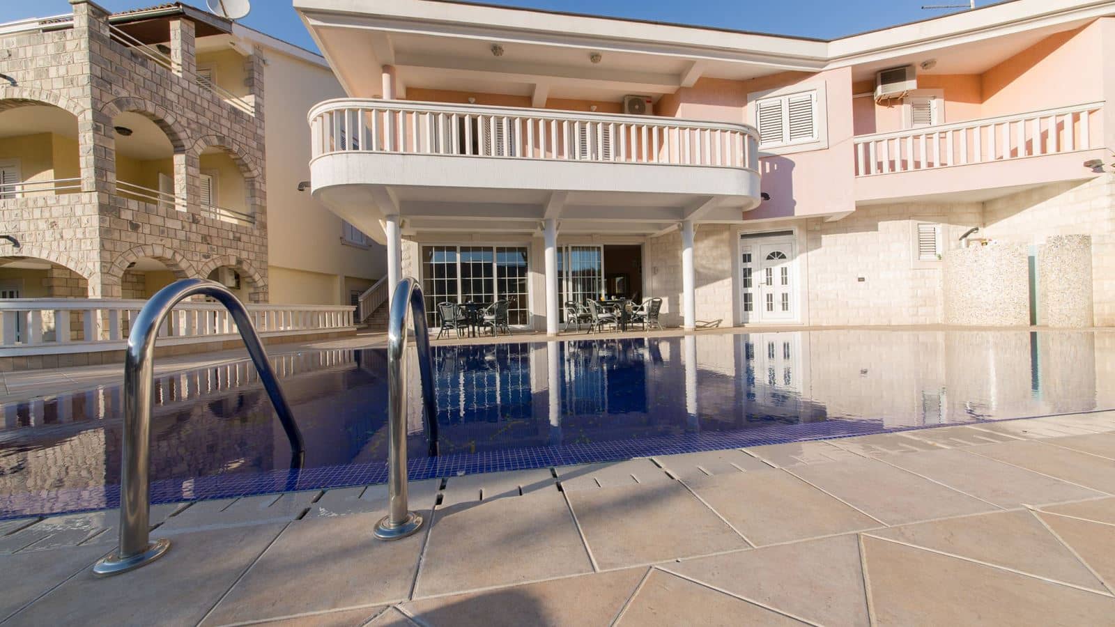 rooms-villa-three-bedrooms