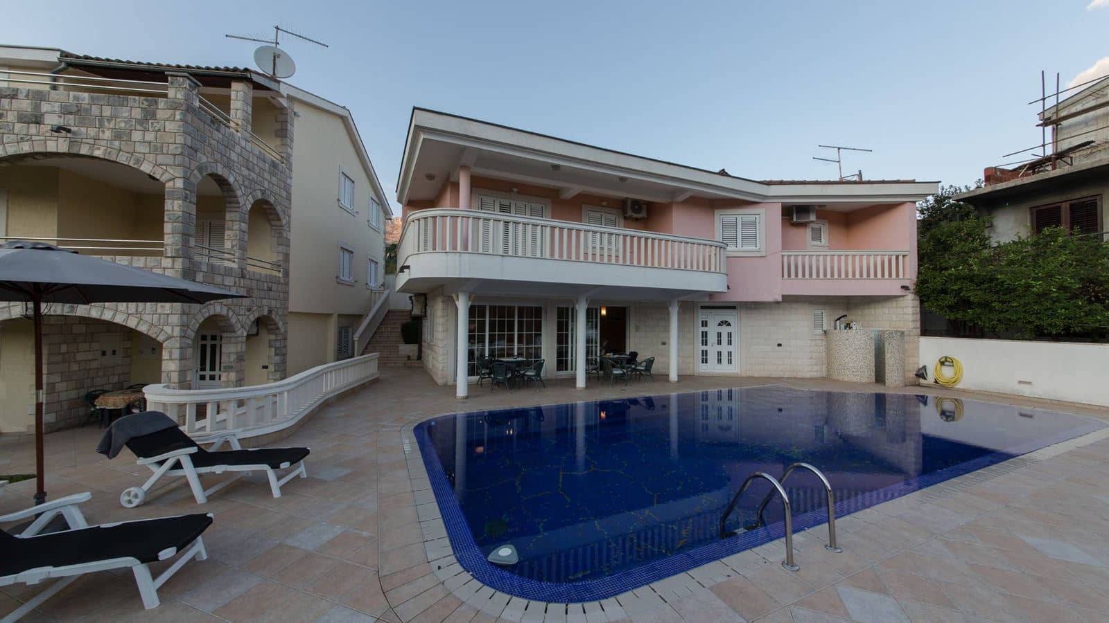 rooms-villa-three-bedrooms