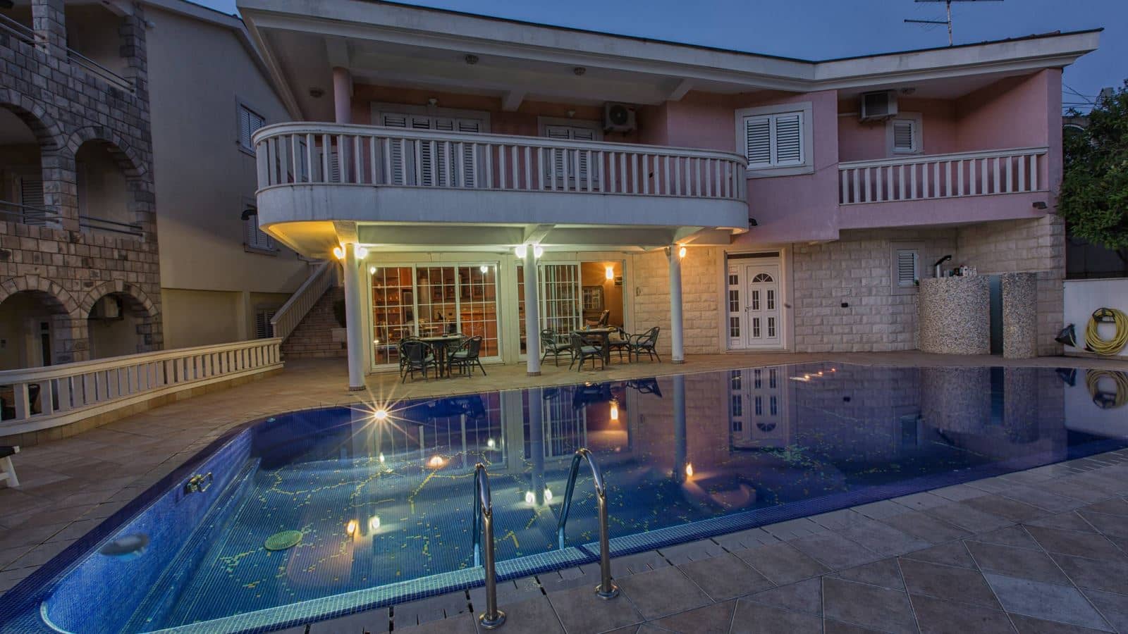 rooms-villa-three-bedrooms
