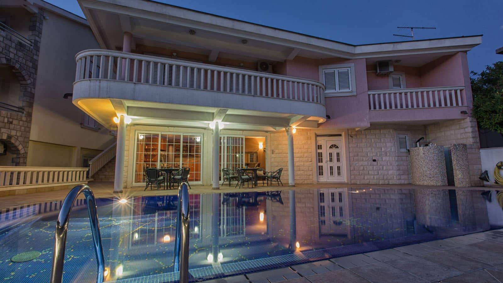 rooms-villa-three-bedrooms