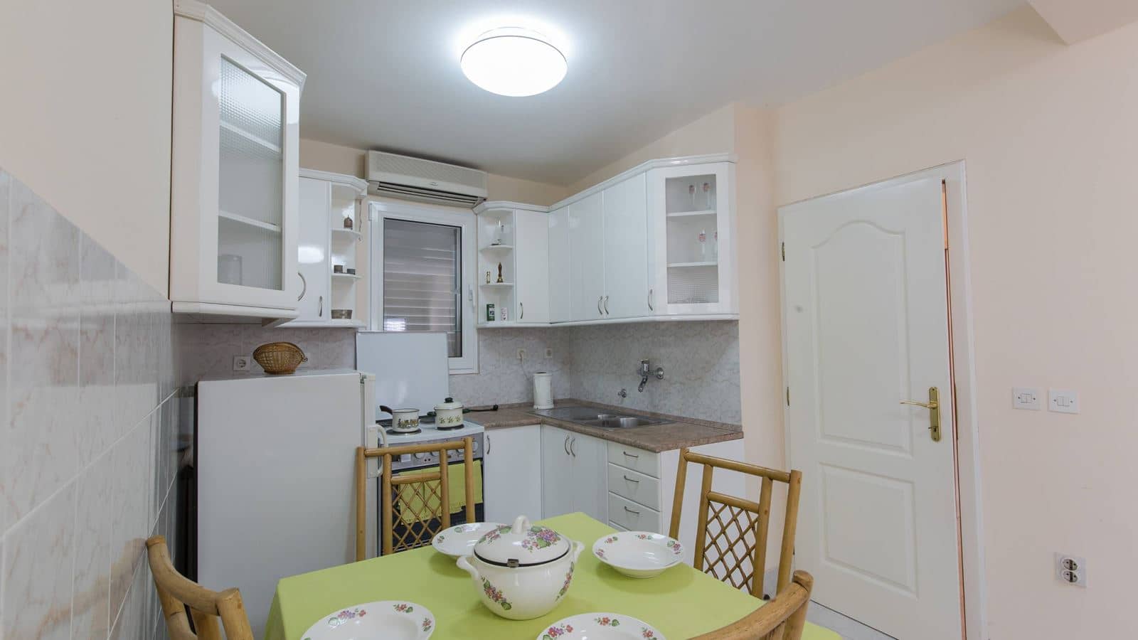 rooms-apartment-two-bedrooms-with-terrace