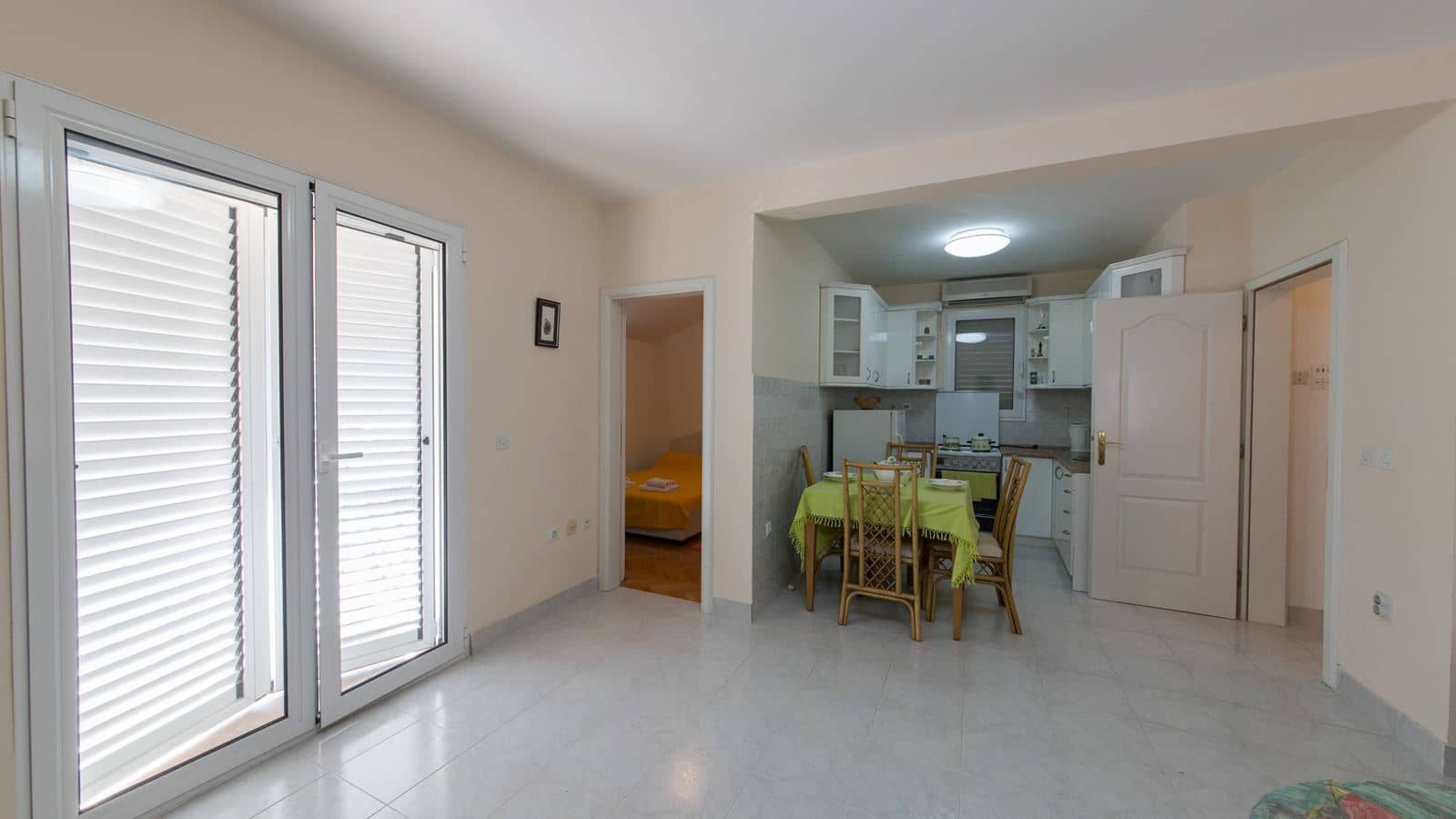 rooms-apartment-two-bedrooms-with-terrace