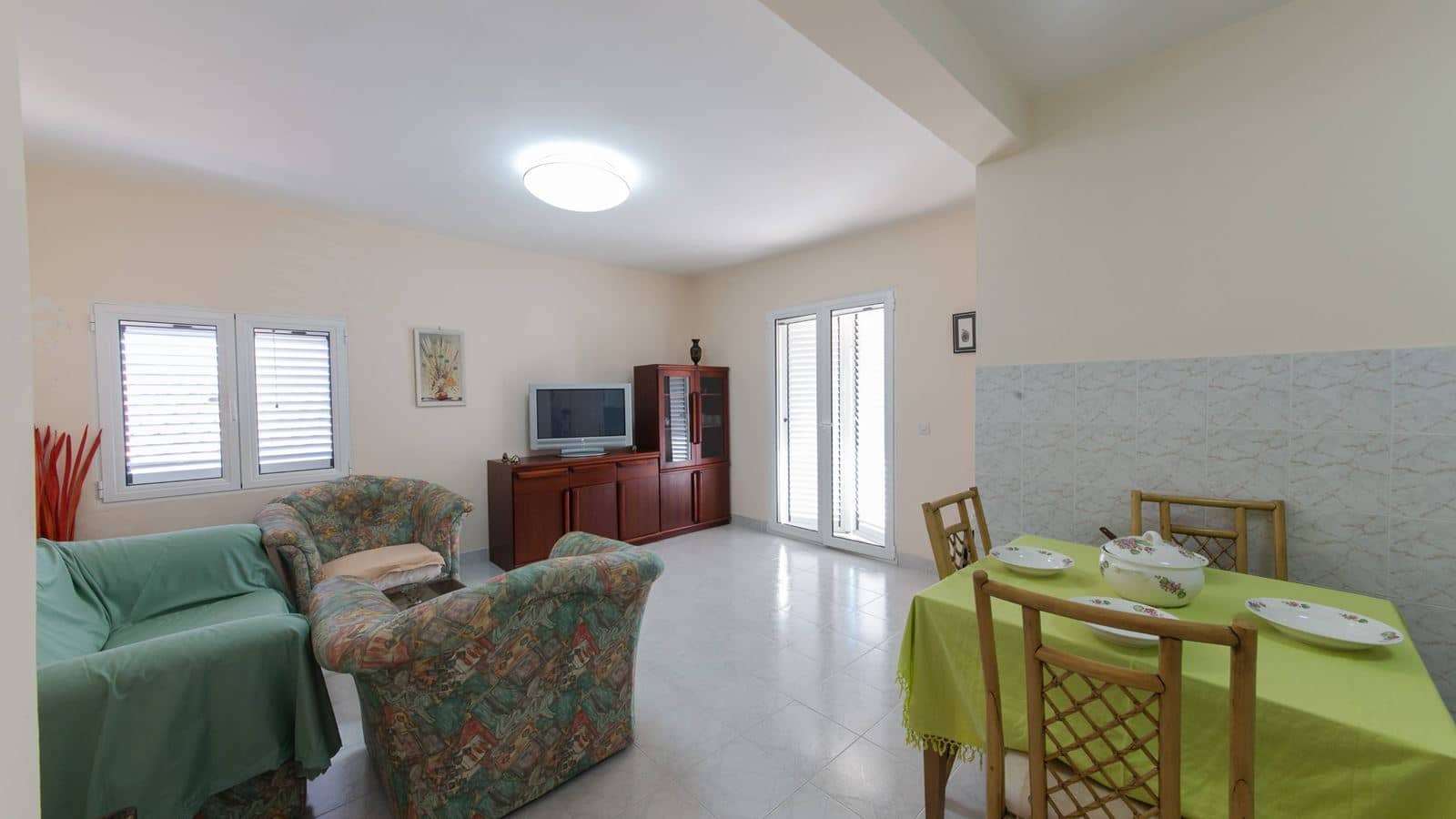 rooms-apartment-two-bedrooms-with-terrace
