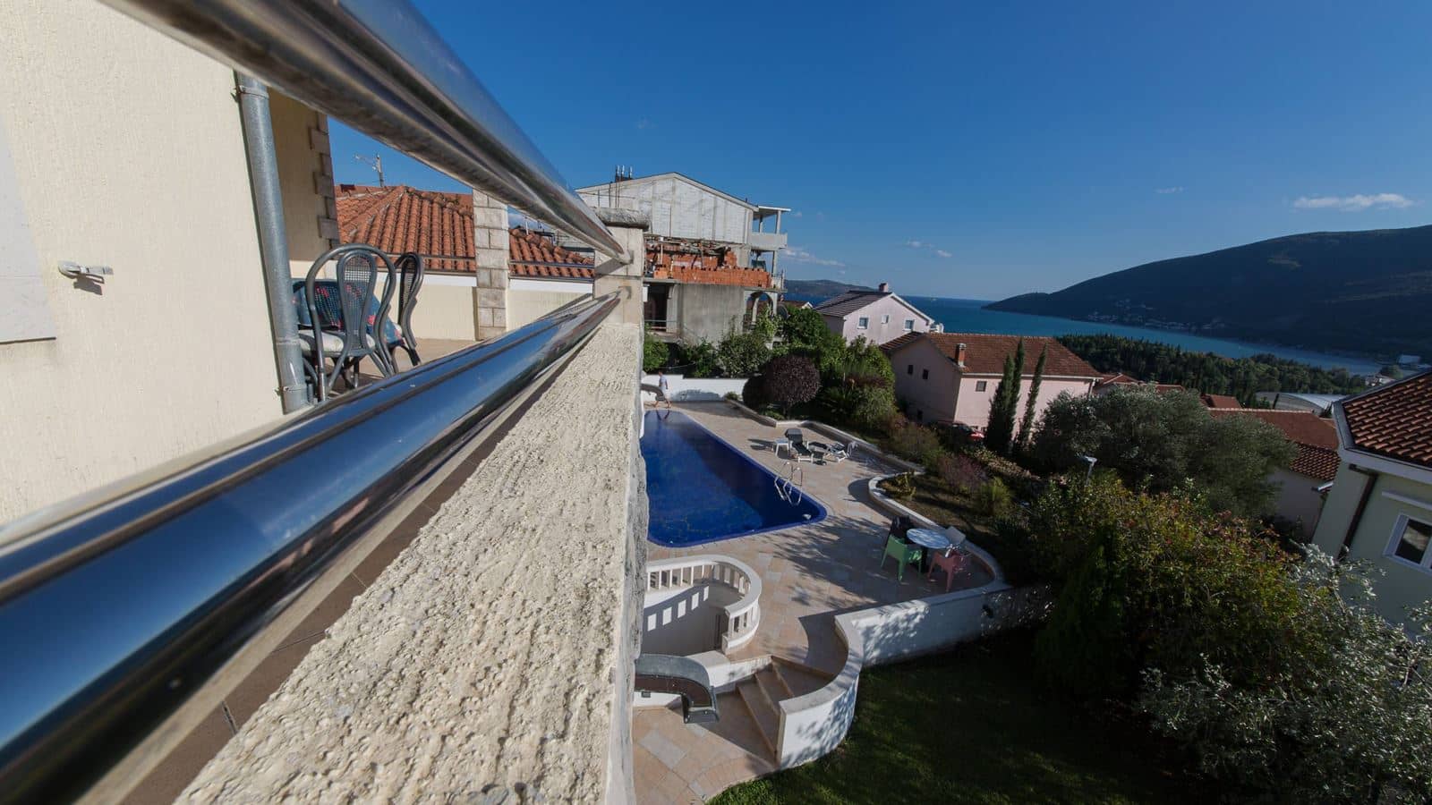 rooms-apartment-two-bedrooms-with-terrace
