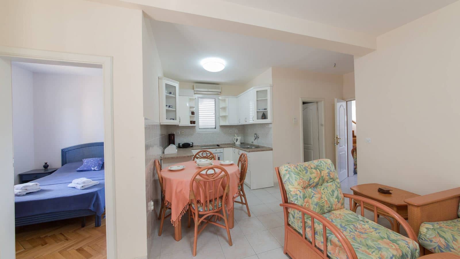 rooms-apartment-two-bedrooms-with-terrace