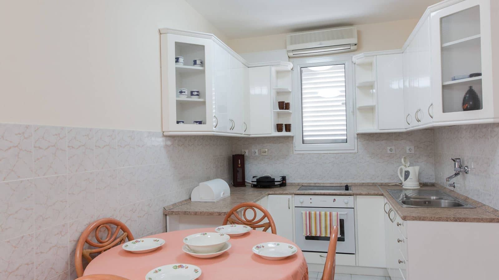 rooms-apartment-two-bedrooms-with-terrace