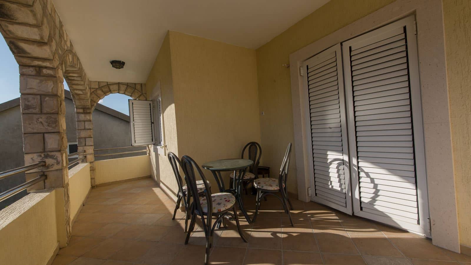 rooms-apartment-two-bedrooms-with-terrace