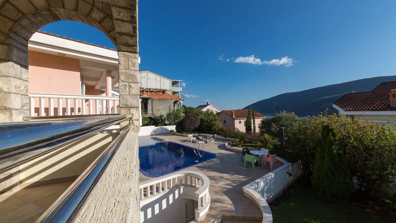 rooms-apartment-two-bedrooms-with-terrace