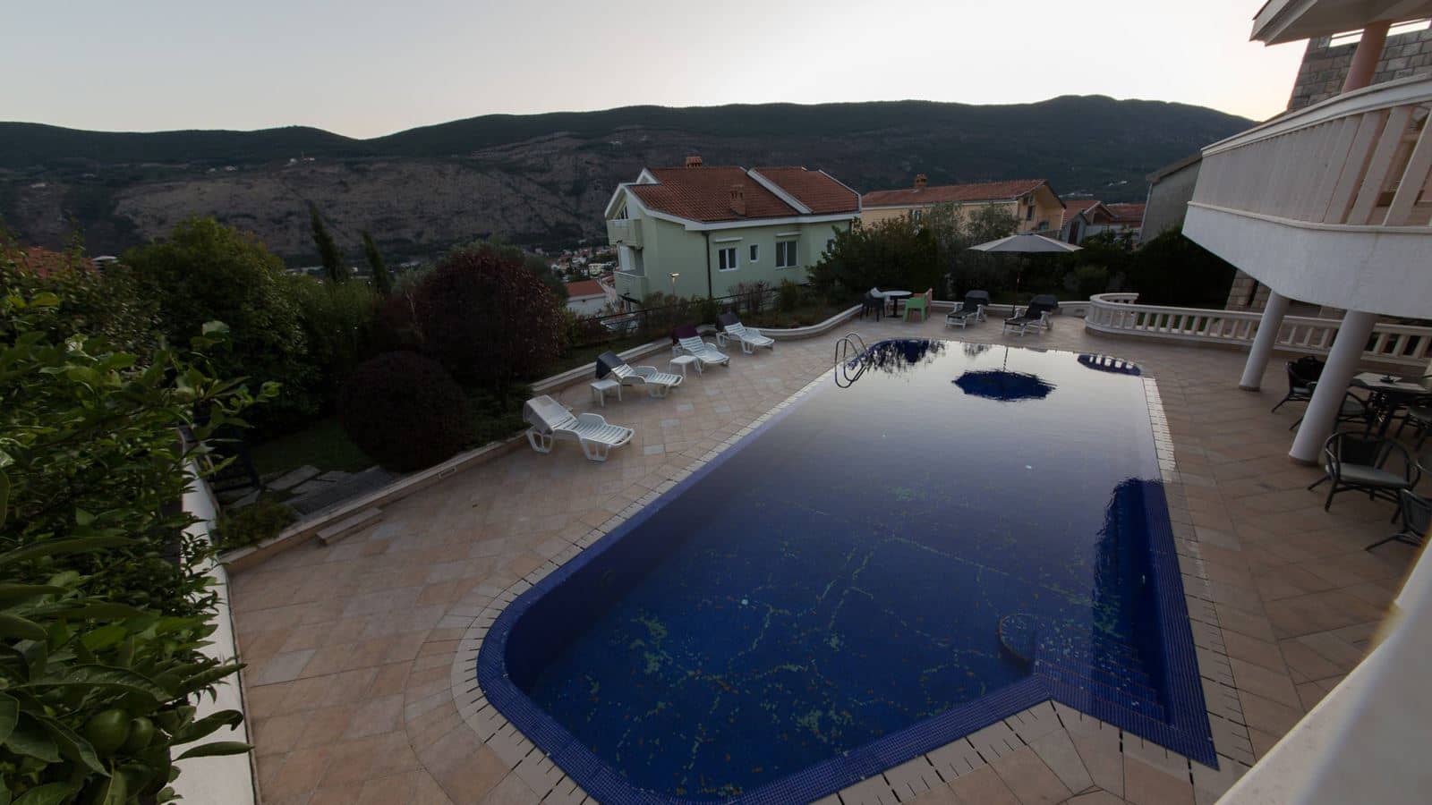 rooms-apartment-two-bedrooms-with-terrace