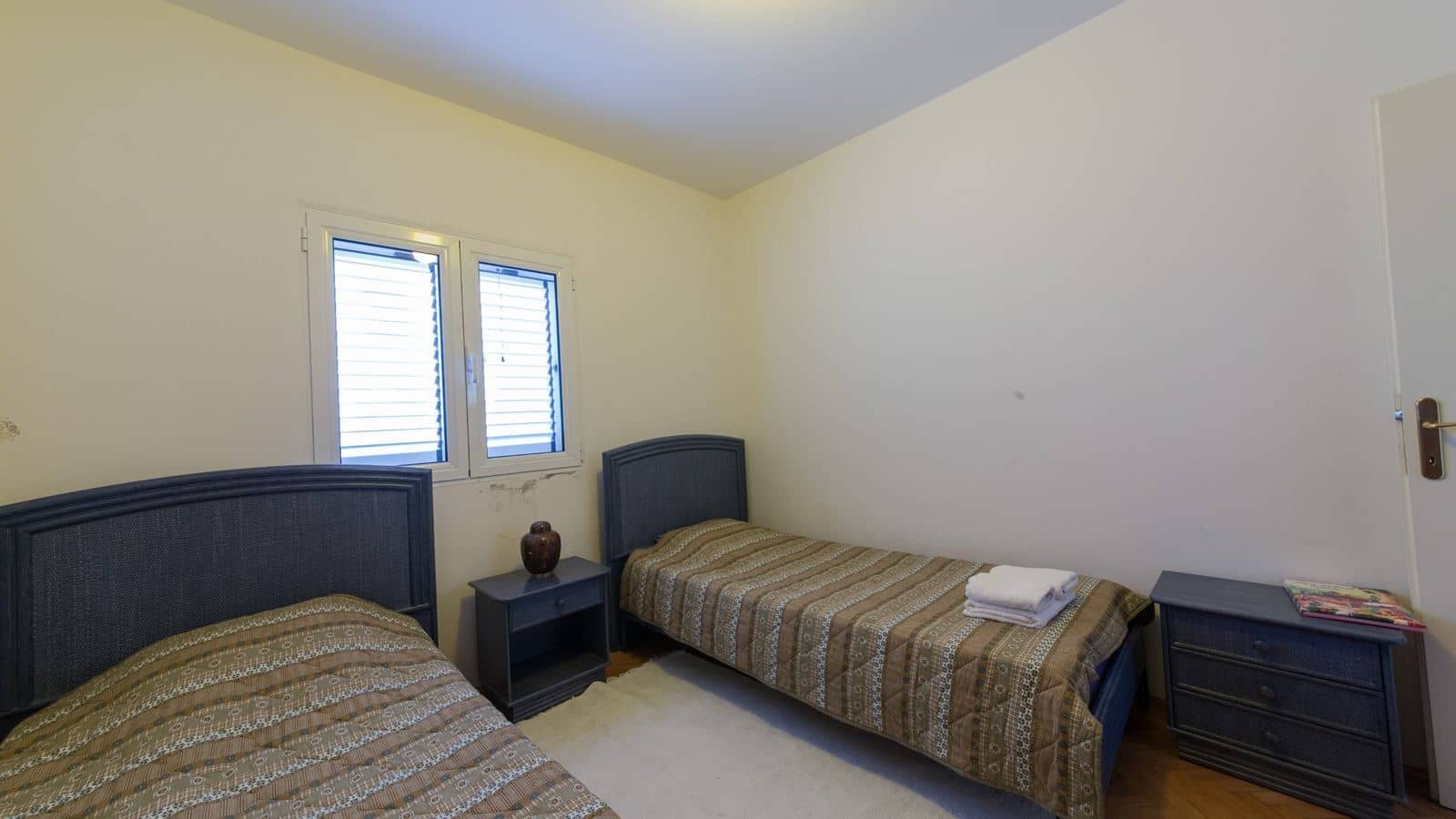 rooms-apartment-two-bedrooms-with-terrace