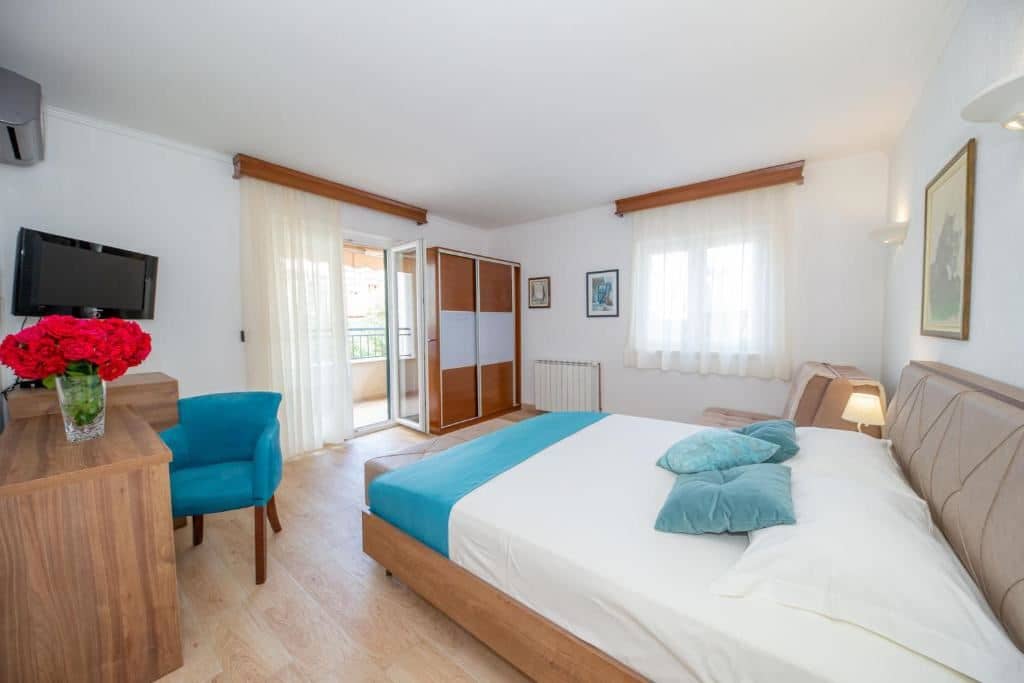 rooms-triple-room