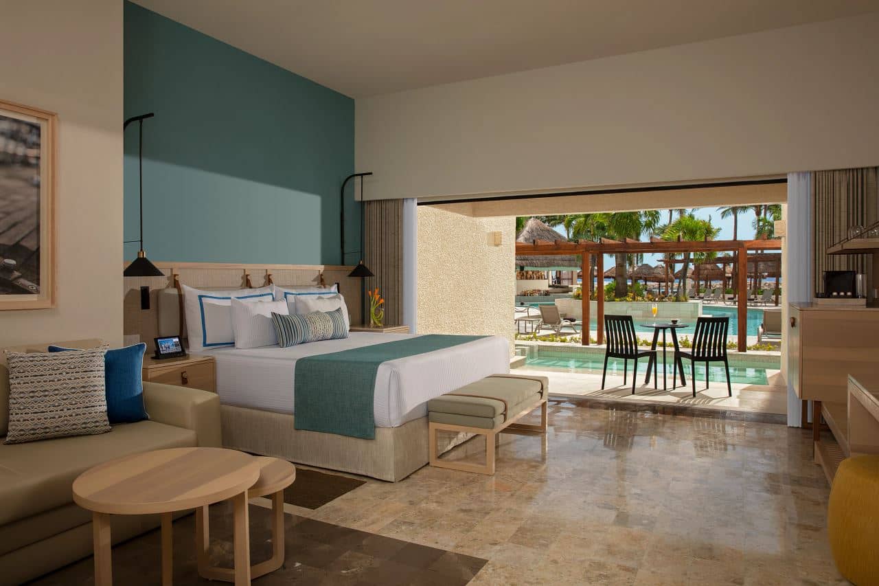 rooms-deluxe-swim-out