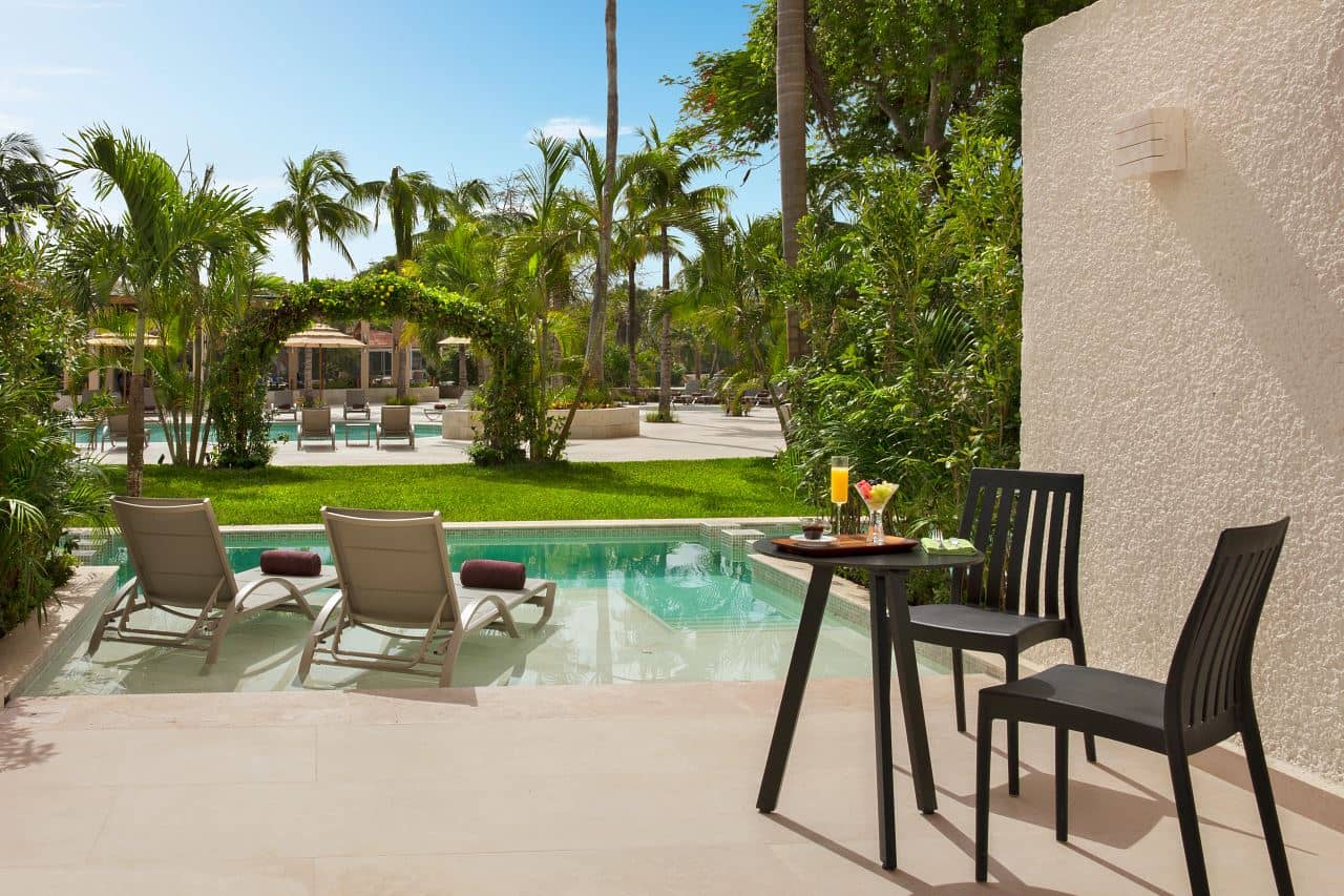rooms-deluxe-swim-out