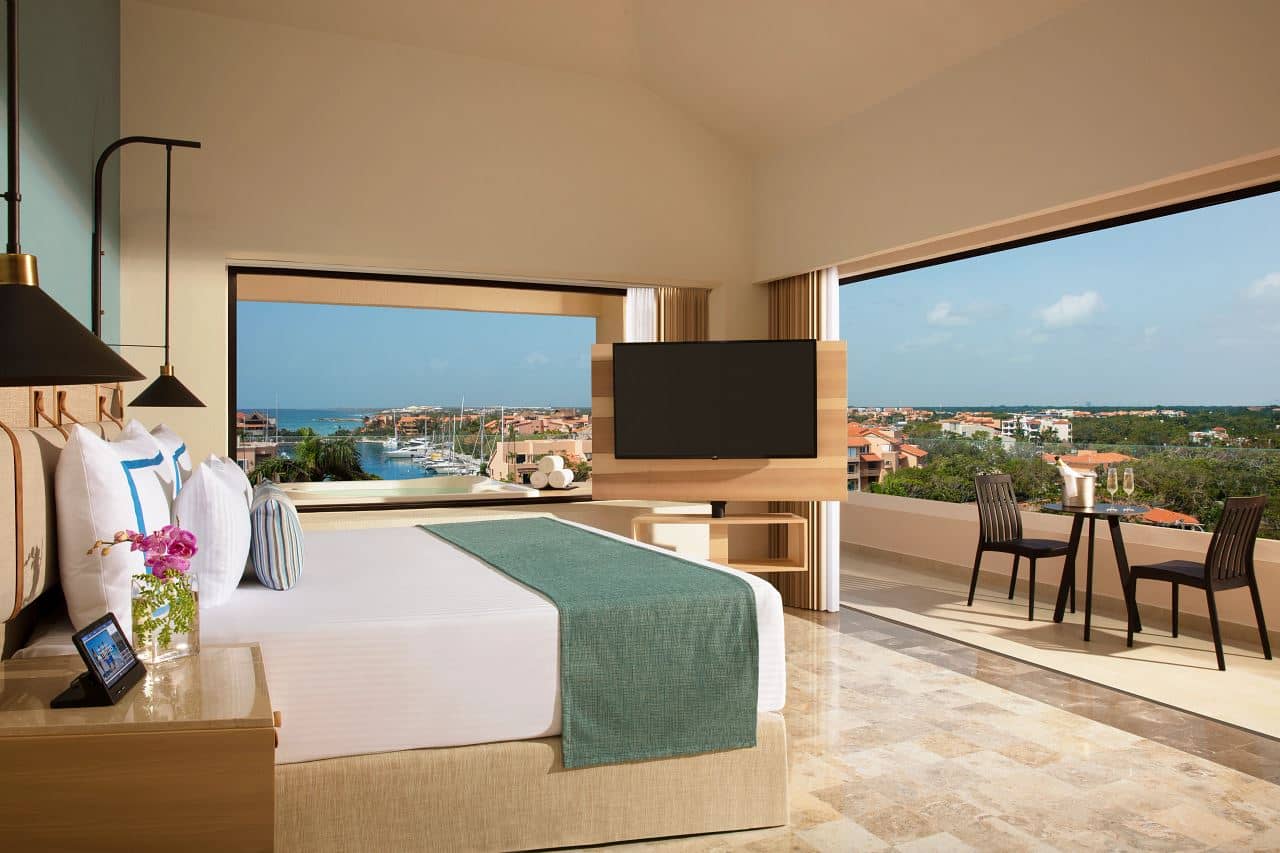 rooms-honeymoon-hot-tub-marina-view