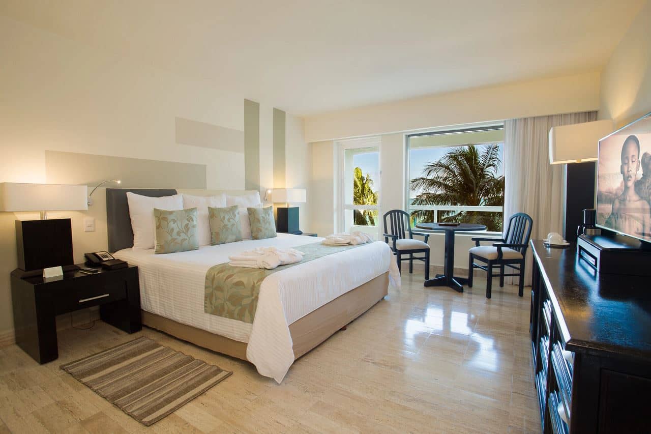 rooms-deluxe-partial-ocean-view-room-with-balcony