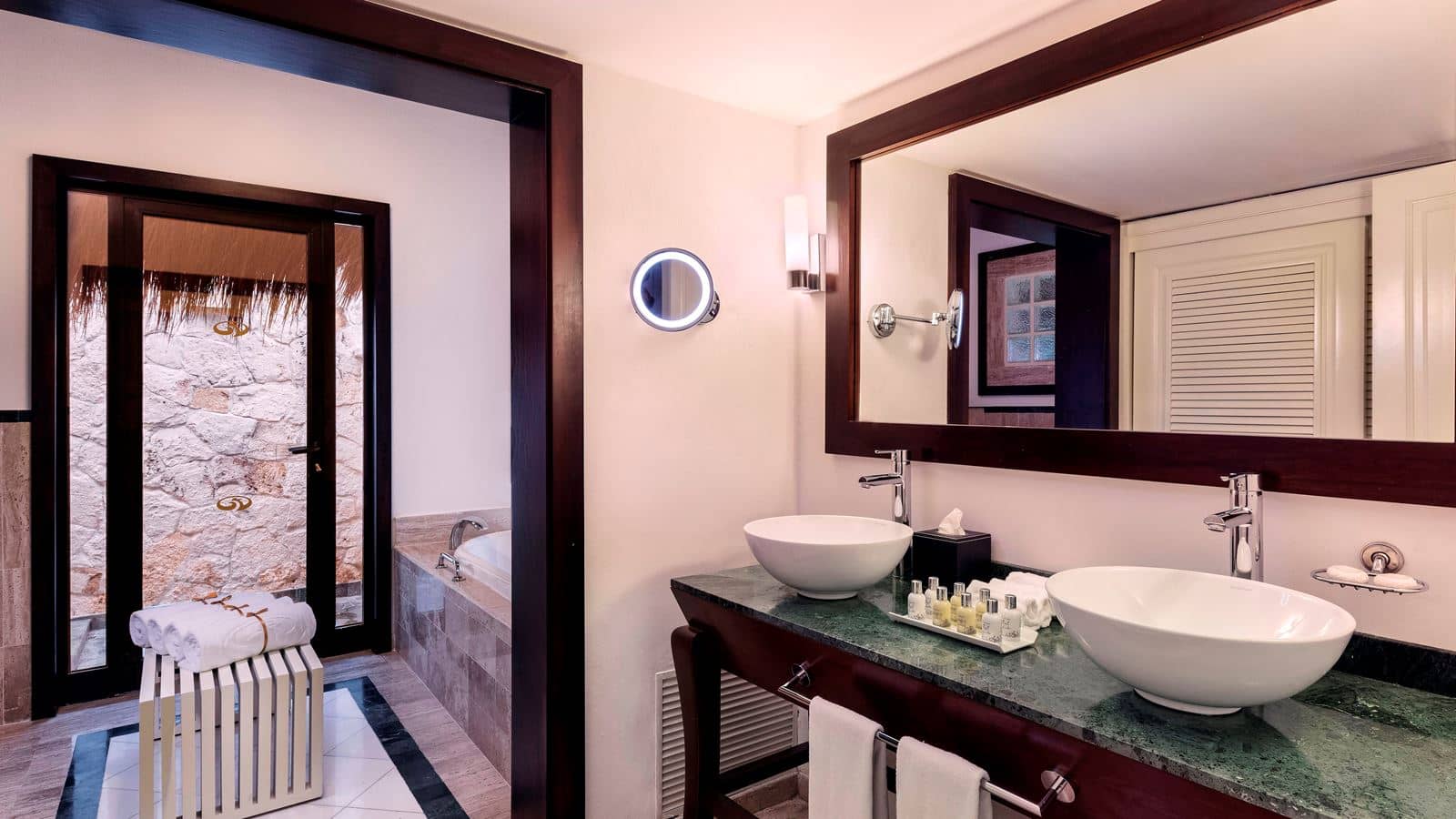 rooms-romance-bungalow-by-the-lake