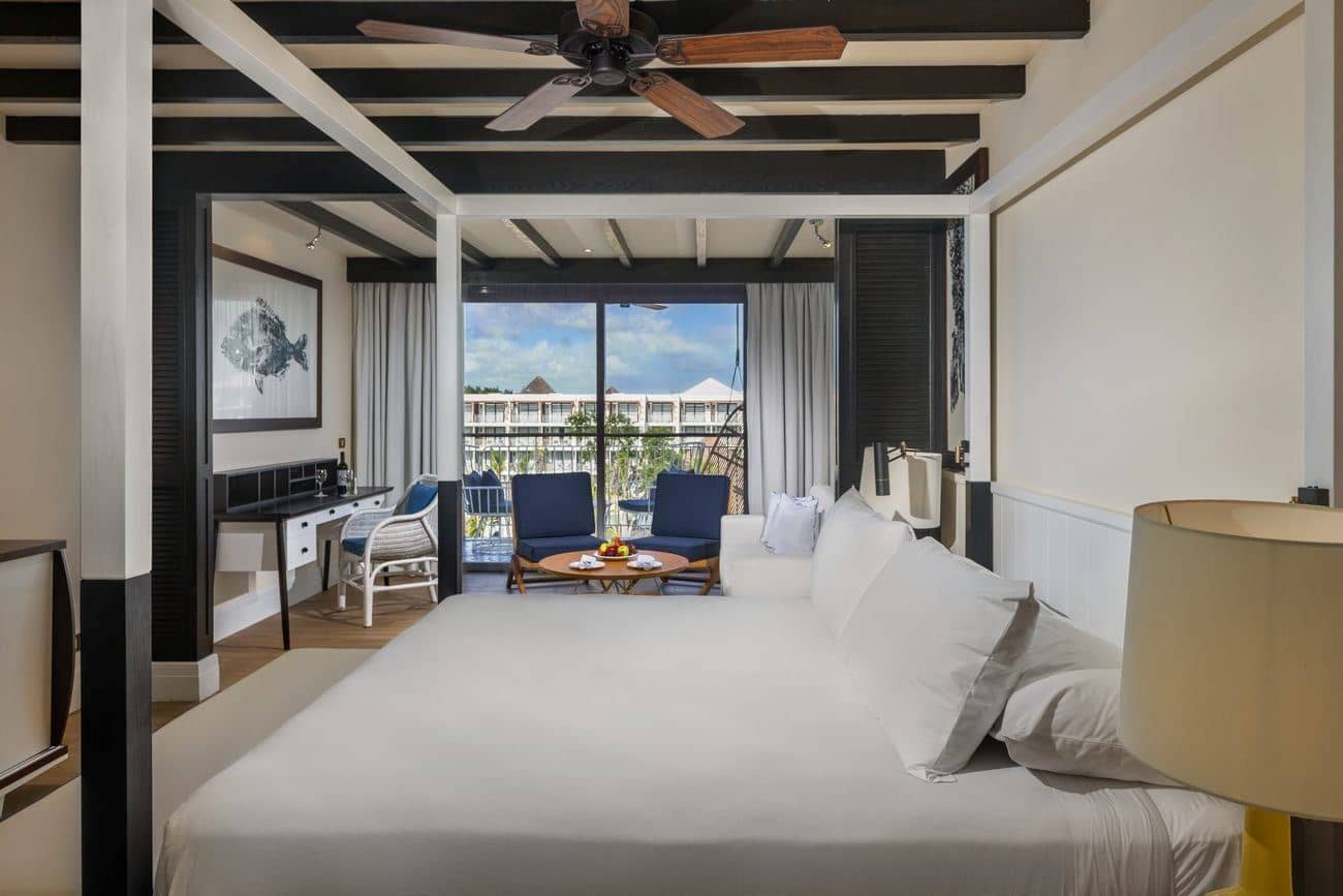 rooms-junior-suite-pool-view