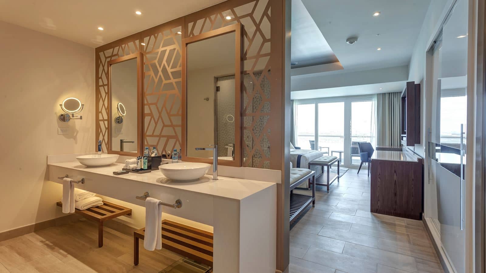 rooms-luxury-junior-suite-ocean-front