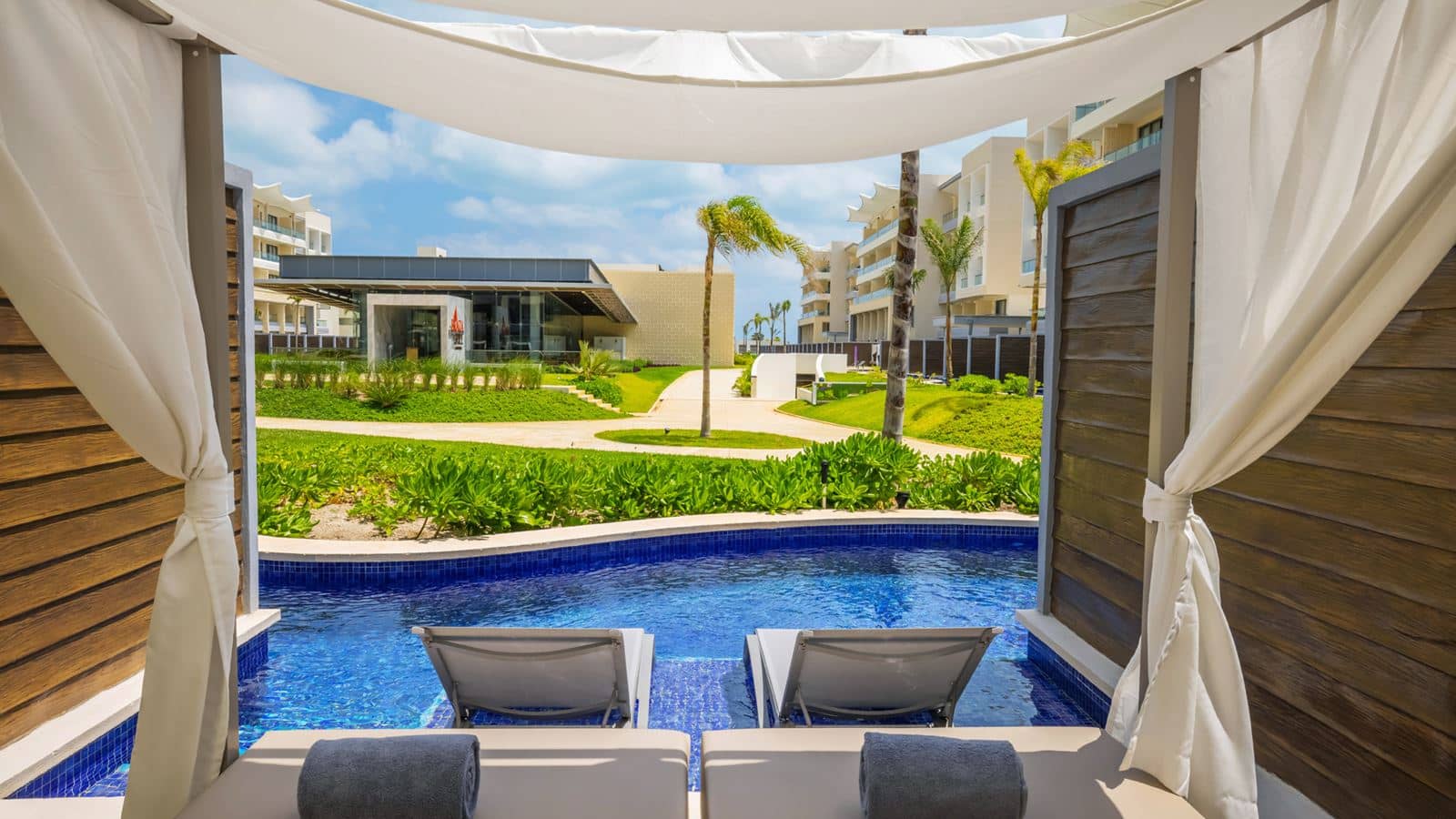 rooms-junior-suite-swim-up