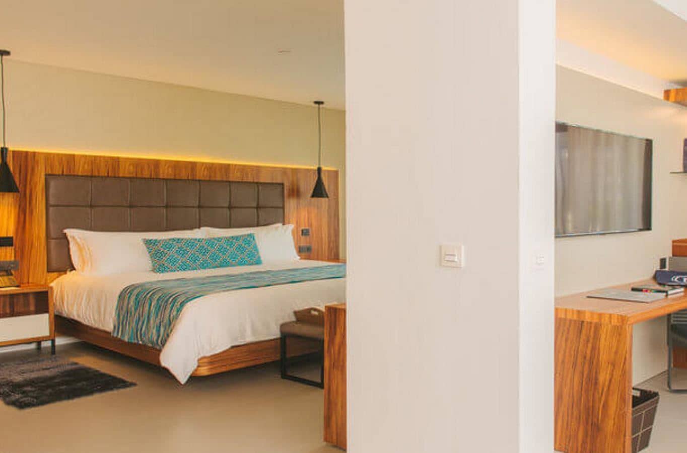 rooms-one-bedroom-suite-outdoor-jacuzzi