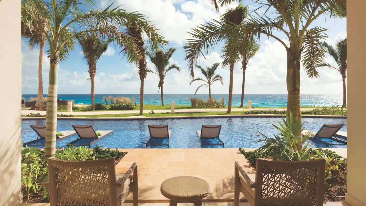 rooms-double-room-swim-up-13+