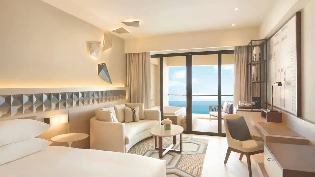 rooms-turquoize-ocean-front-master-suite-adults-only-18+