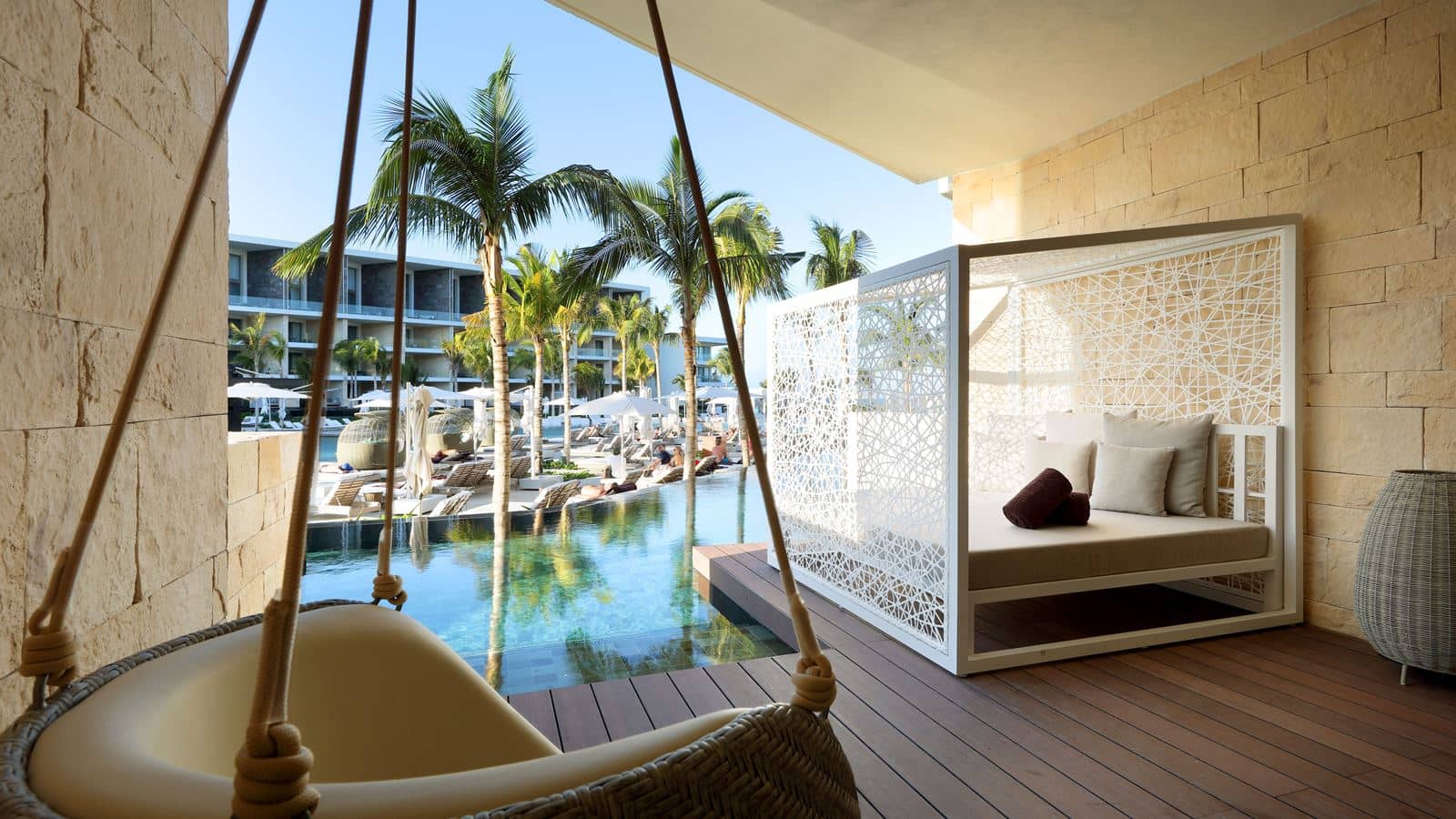 rooms-junior-suite-swim-up