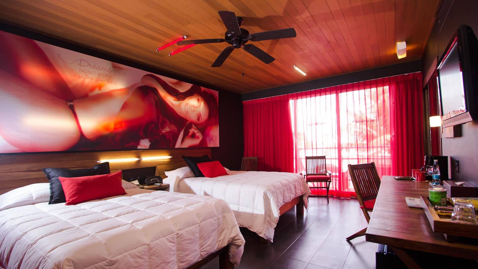 rooms-deluxe-room
