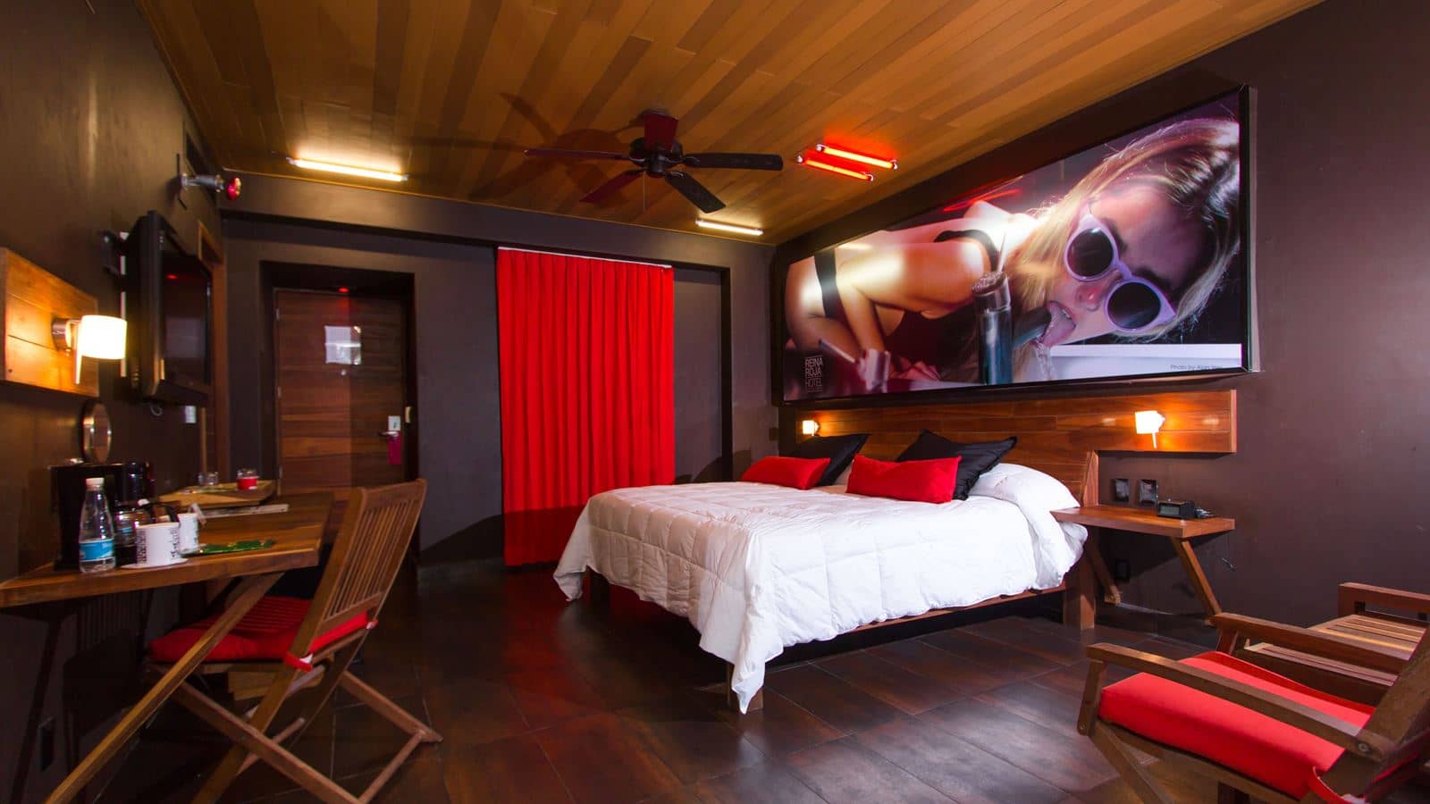 rooms-deluxe-room