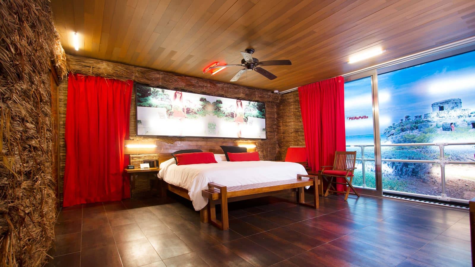 rooms-thematic-suite