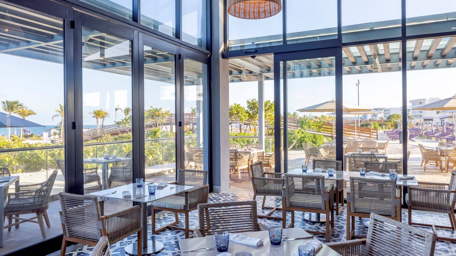 restaurants-the-shores-beach-club--restaurant