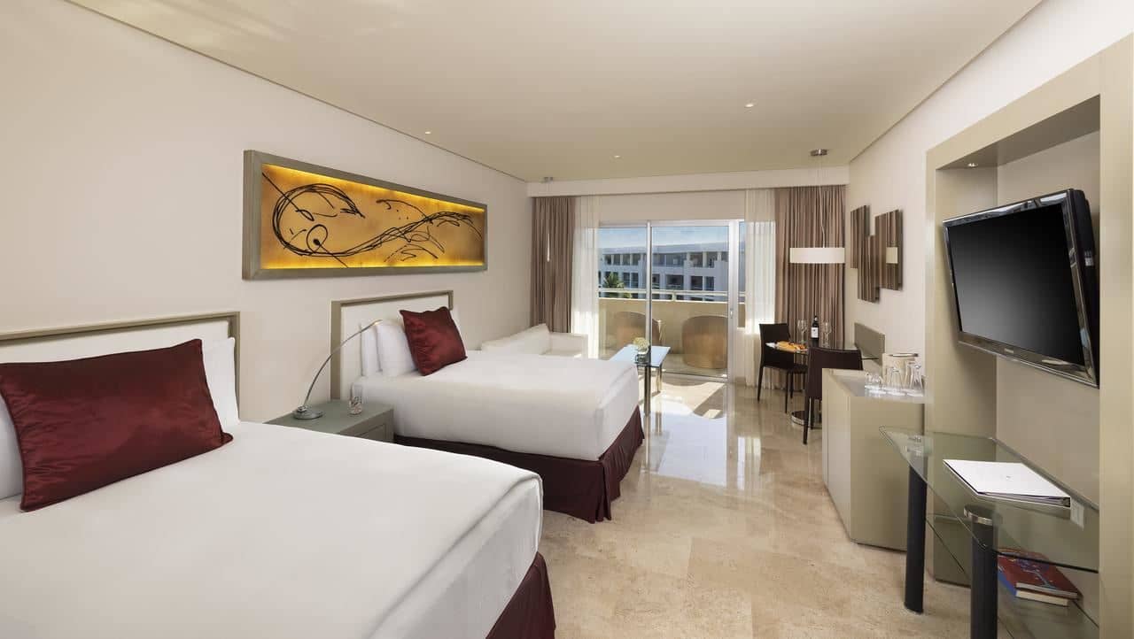rooms-two-bedroom-master-suite-nature-view