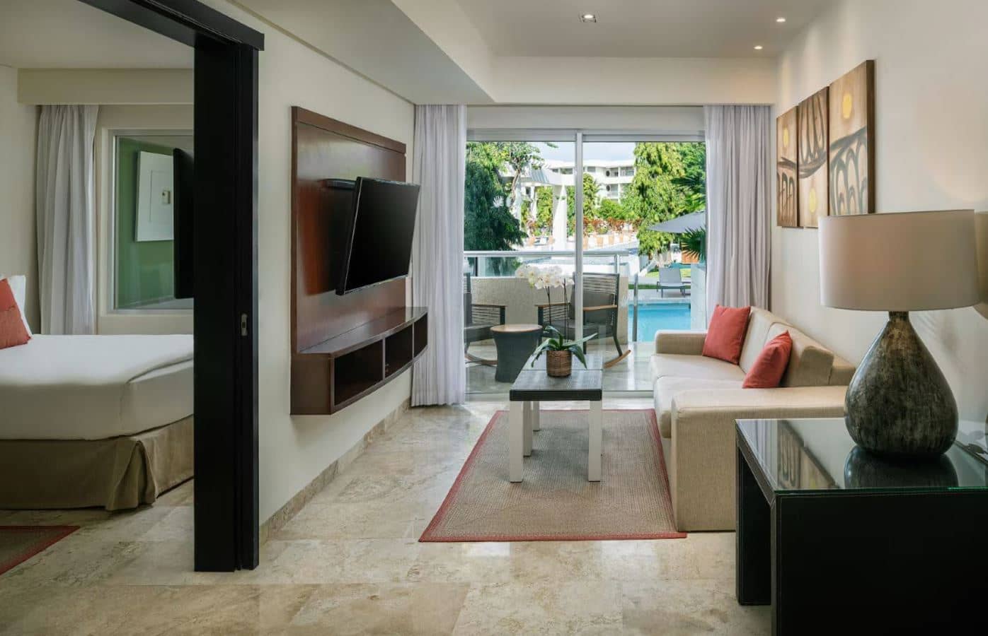 rooms-family-concierge-suite-swim-up