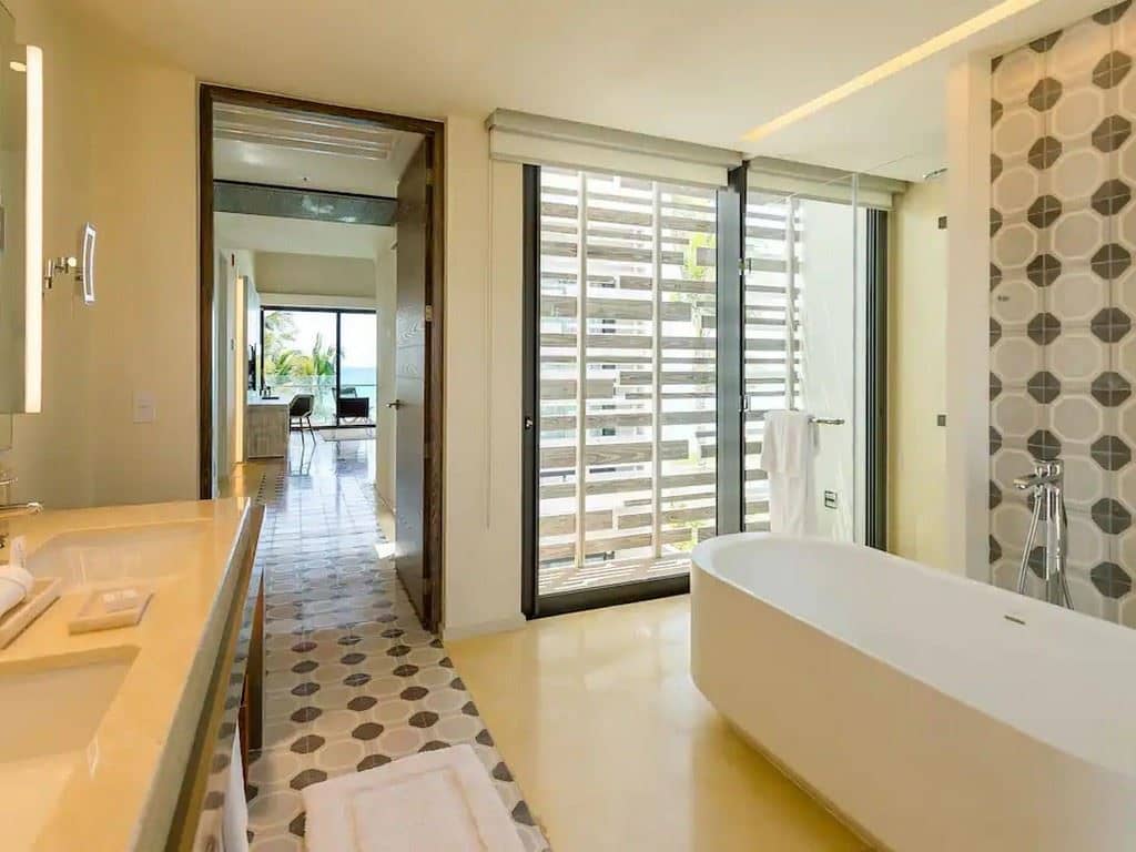 rooms-bilevel-beach-suite