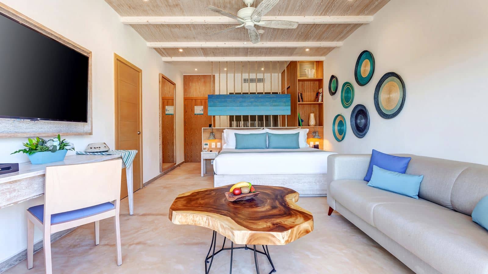 rooms-deluxe-junior-suite-pool-view