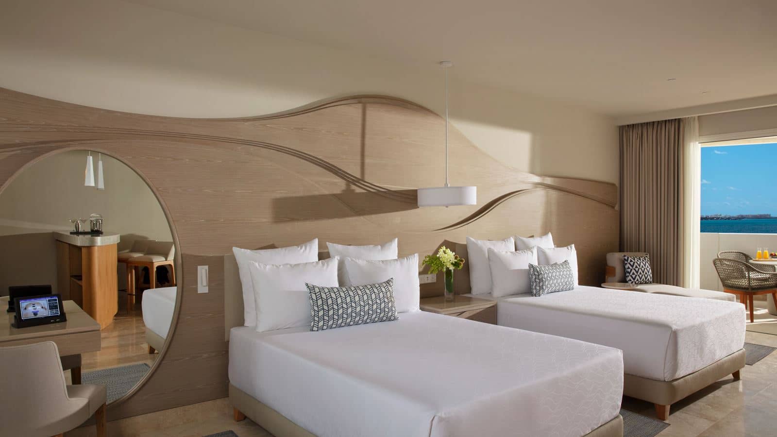 rooms-allure-junior-suite-live-big-laguna-view