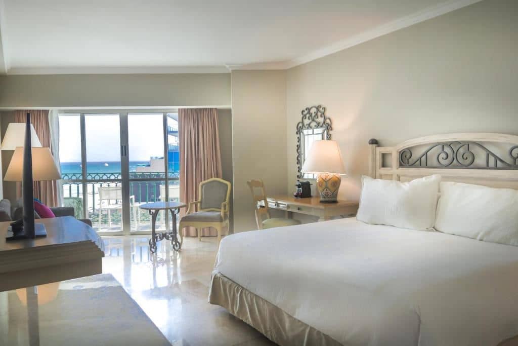 rooms-deluxe-room