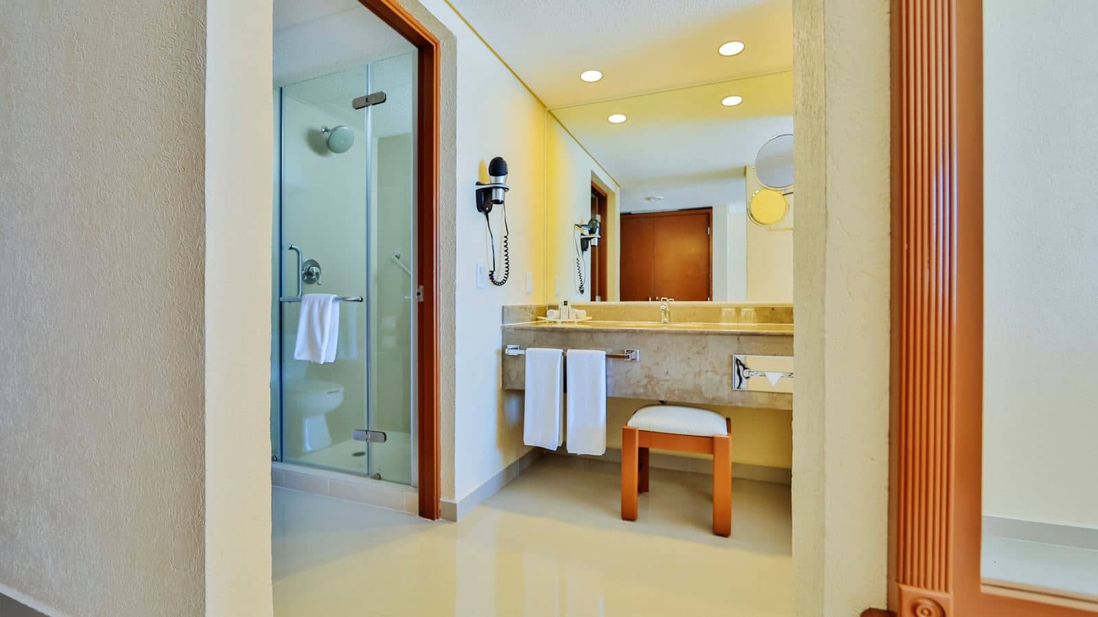 rooms-double-room-ocean-front-premium-level
