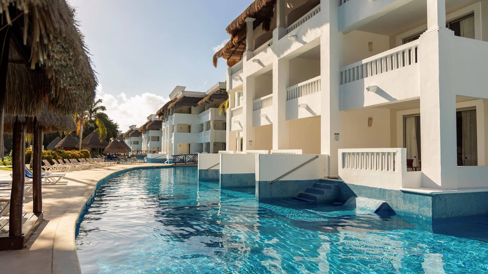 rooms-deluxe-junior-suite-swimout