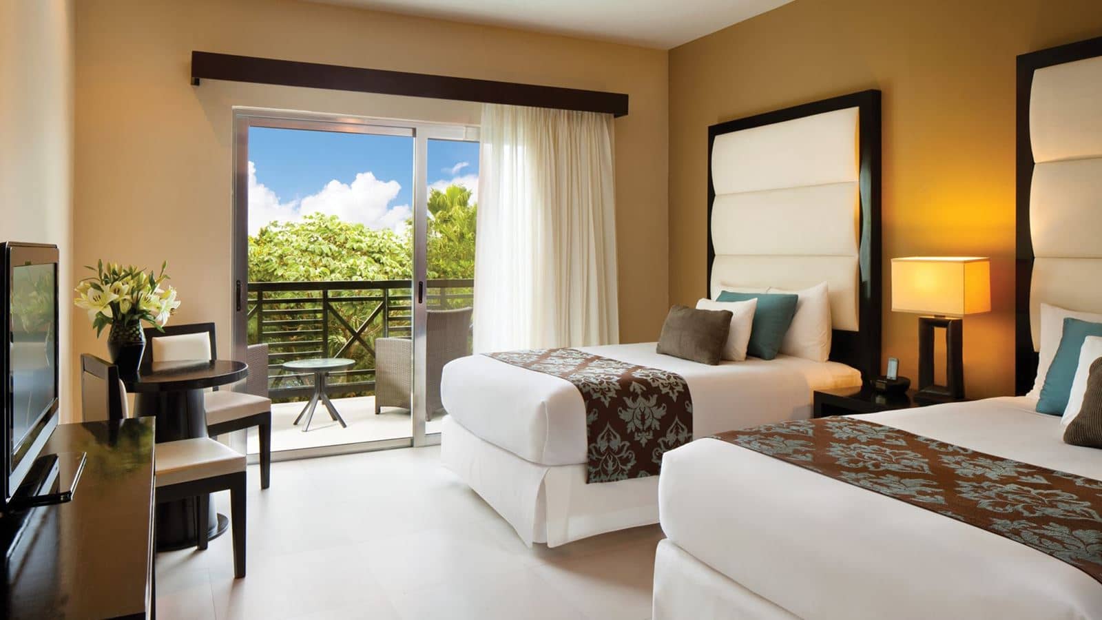 rooms-deluxe-room