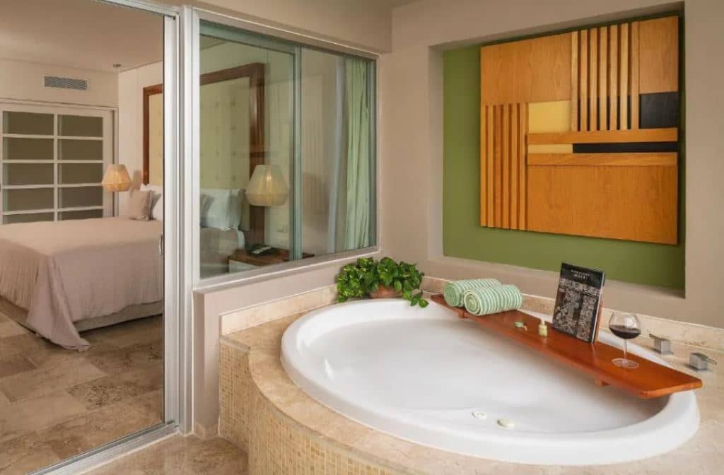 rooms-the-reserve-master-suite-swim-up