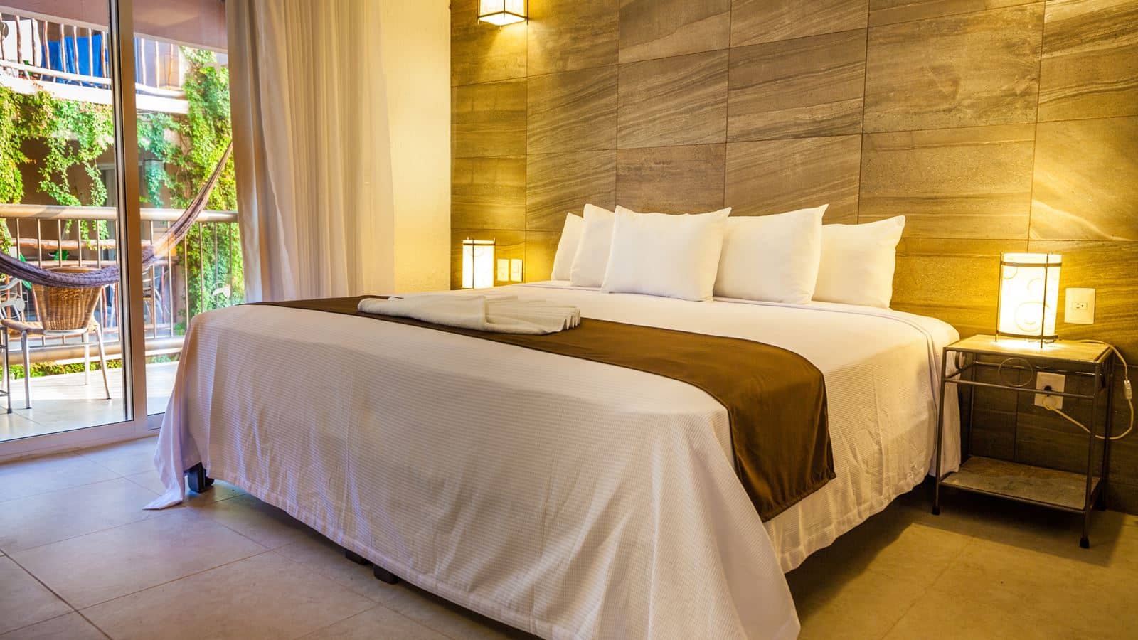 rooms-deluxe-room