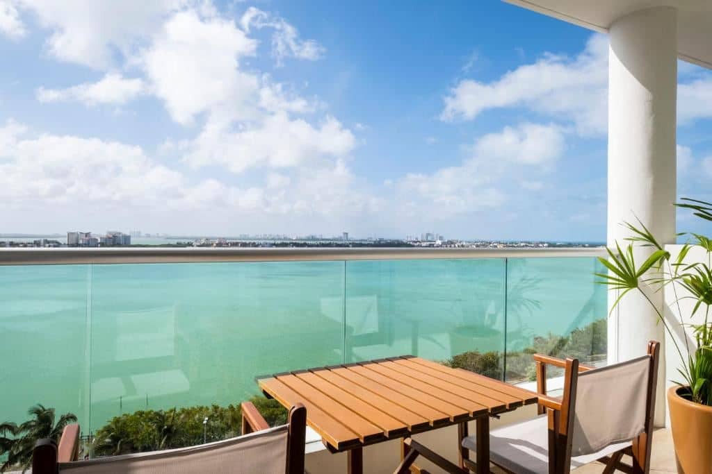 rooms-sunset-suite