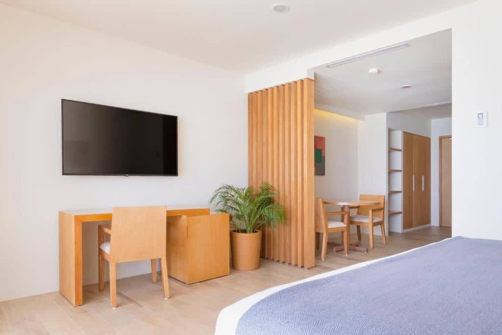 rooms-master-suite